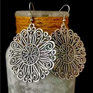 Beautiful Flower Design Earrings